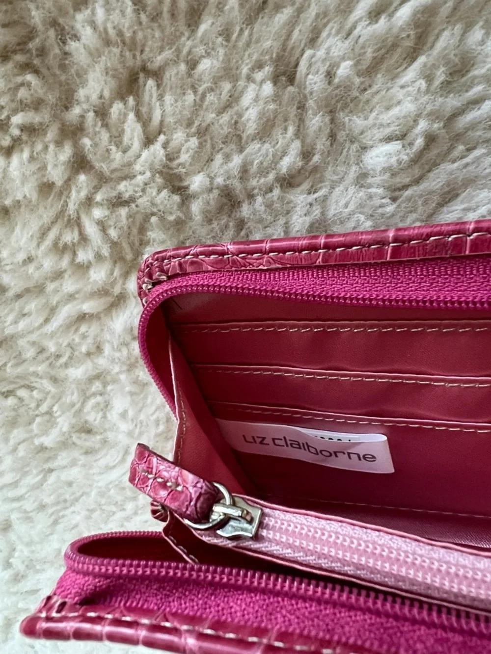 Liz Claiborne Faux Croc Pink Heart Photo Holder Clutch Purse Wallet Wristlet